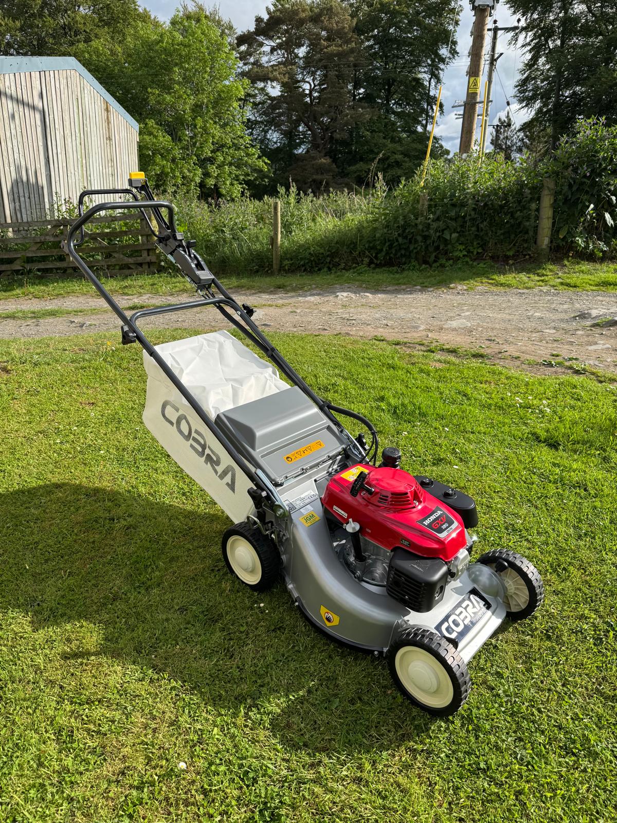 Cobra lawnmower with Honda engine
