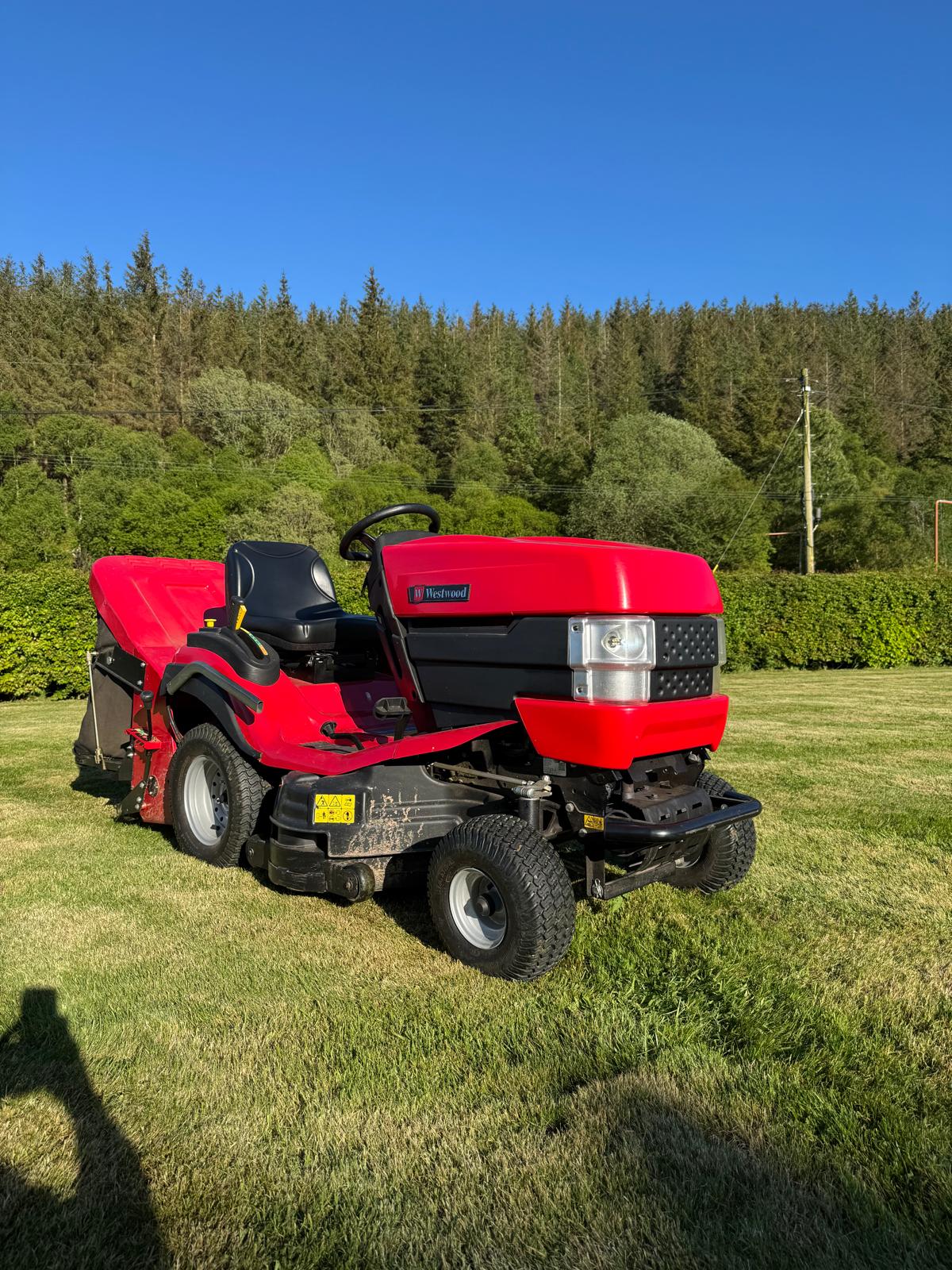 Westwood ride-on mower with grass collector